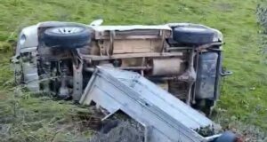 Στην Ποταμούλα Αγρινίου την Κυριακή, 14 Δεκεμβρίου 2025 σημειώθηκε ένα νέο σοβαρό τροχαίο με εκτροπή Ι.Χ., αν και κατέληξε σε χαντάκι ο οδηγός φαίνεται να είναι καλά στην υγεία του.