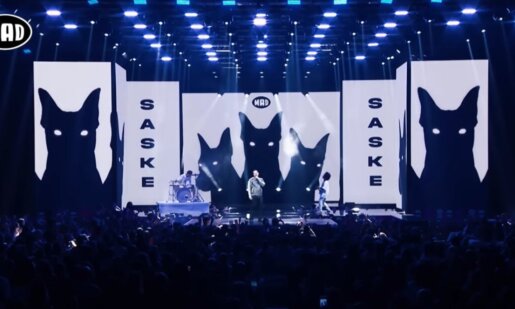 Πλησιάζουν τα Χριστούγεννα του 2025 και όλοι μετρούν αντίστροφα καθώς στις 23 Δεκεμβρίου ο Αγρινιώτης Saske τραγουδά live στην Πλατεία Δημοκρατίας, μία ανατρεπτική επιλογή.