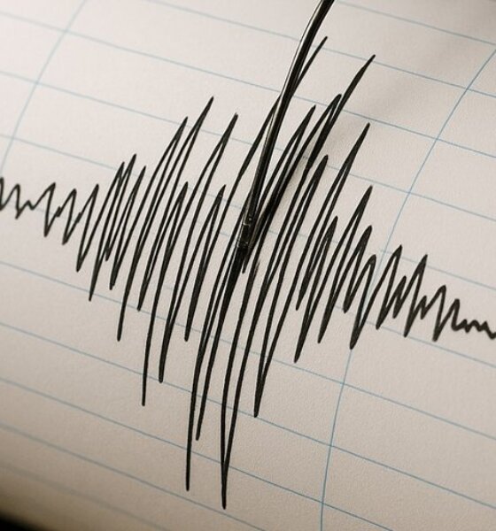 Με επίκεντρο τα Καλάβρυτα η σεισμική δόνηση πάνω από 4,5R που σημειώθηκε το βράδυ της 6ης Δεκεμβρίου και έγινε αισθητή στο Αγρίνιο αλλά και την υπόλοιπη Αιτωλοακαρνανία.