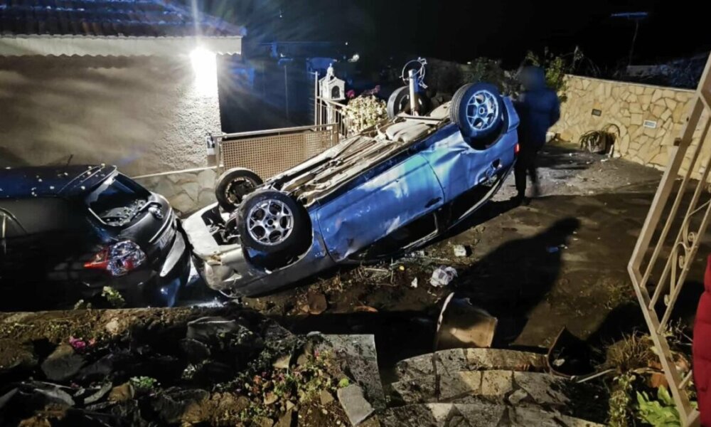 Στο Αγρίνιο αργά το απόγευμα της 19ης Δεκεμβρίου σημειώθηκε εκτροπή οχήματος σε αυλή σπιτιού στη Σπολάιτα με αποτέλεσμα ο οδηγός να μεταφερθεί στο Νοσοκομείο.