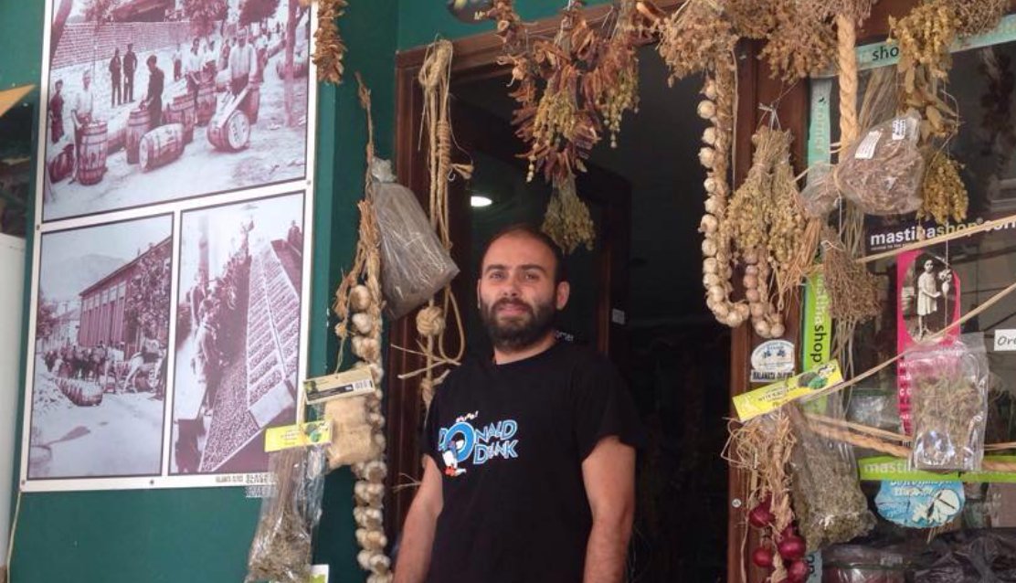 Ο Θάνος Στεργίου προ ημερών άφησε την τελευταία του πνοή και σήμερα (04/12) κατά τις μεσημεριανές ώρες στη Μητρόπολη Αγρινίου συγγενείς και φίλοι θα πουν το τελευταίο «αντίο» στον 40χρονο έμπορο.