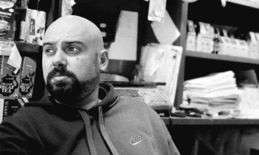 Στο Αγρίνιο άπαντες είναι σοκαρισμένοι καθώς ο 40χρονος έμπορος Θάνος Στεργίου άφησε την τελευταία του πνοή, πιο συγκεκριμένα τον εντόπισαν στο σπίτι του οι γονείς του.