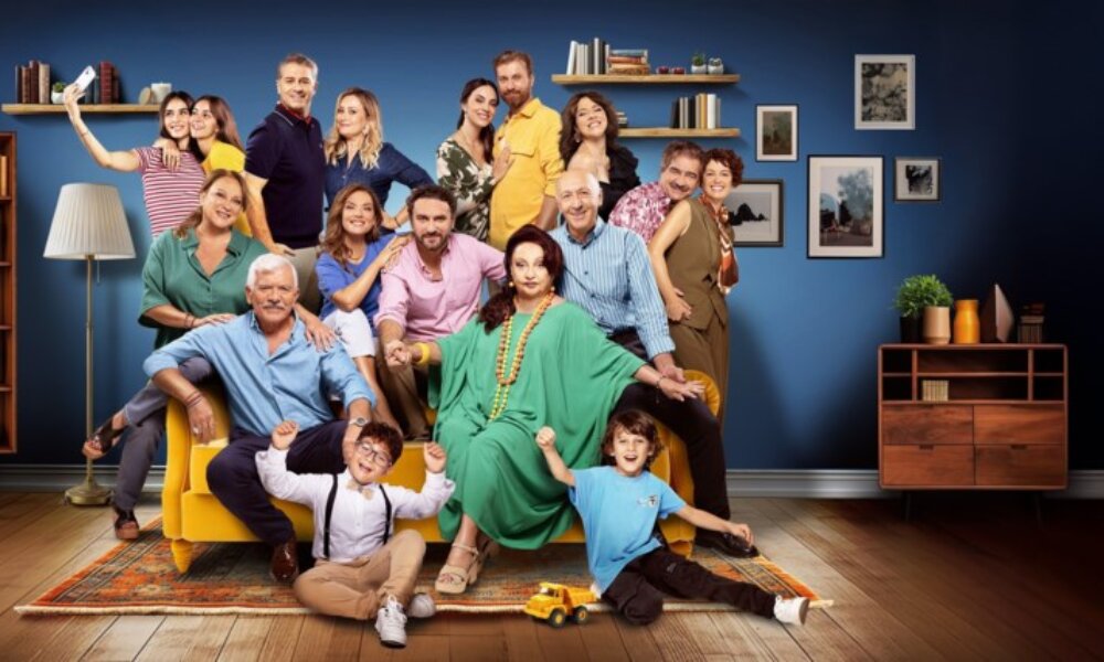 «Το Σόι σου» στον Alpha TV με διπλό επεισόδιο κάθε Παρασκευή στις 20:00 - Η Σάντρα ξεκινά μαθήματα οδήγησης - Περιλήψεις επεισοδίων (05/12)