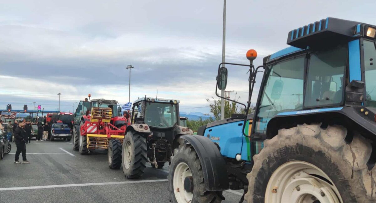 Την 8η Δεκεμβρίου στο Δημοτικό Συμβούλιο Αγρινίου ομόφωνα οι Παρατάξεις ψήφισαν υπέρ της στήριξης του αγώνα των Αγροτών.