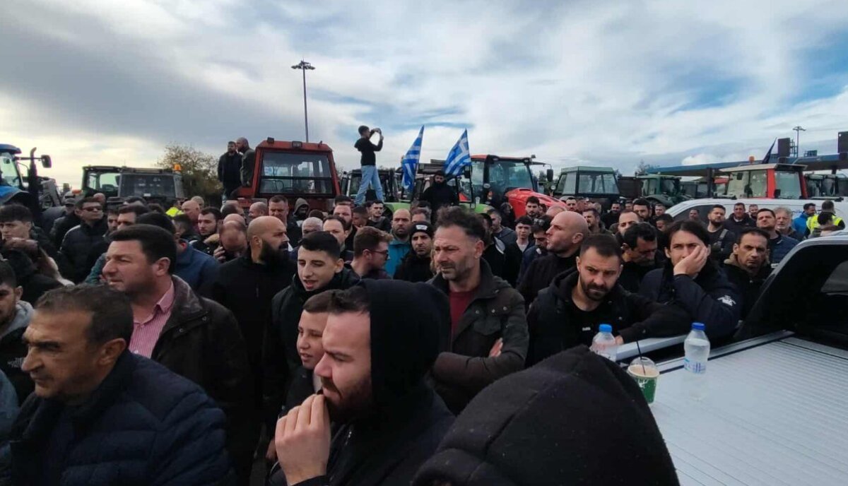 Η Ιόνια Οδός παραμένει κλειστή στα διόδια του Αγγελοκάστρου Αγρινίου κι αυτό αναμένει να συνεχιστεί έως την απόλυτη δικαίωση Αγροτών και Κτηνοτρόφων.