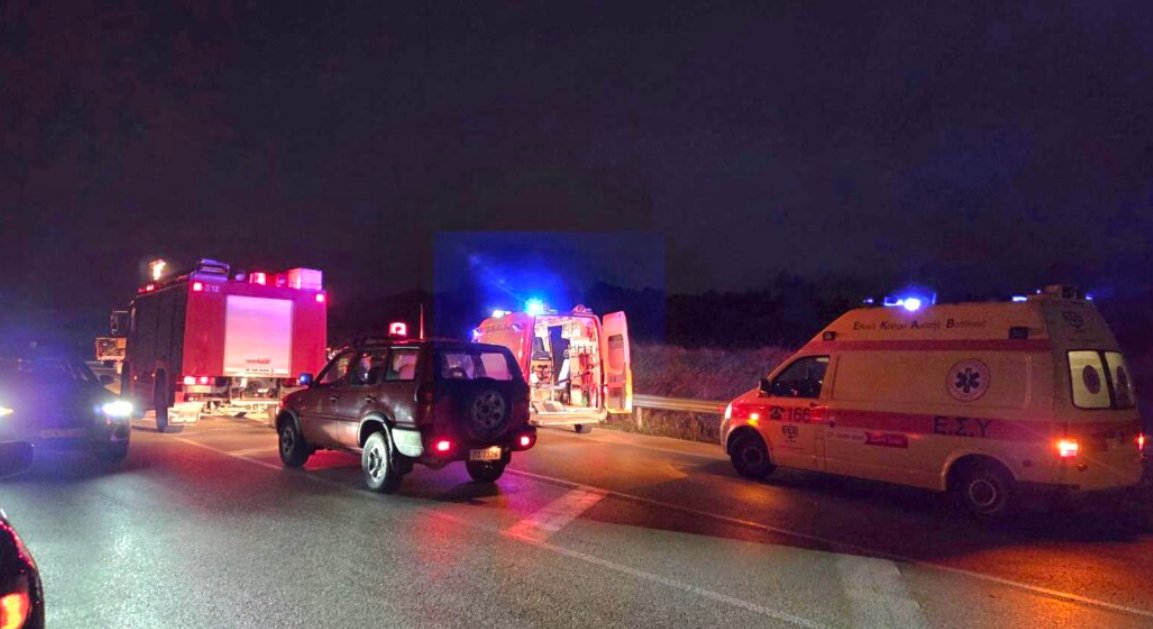 Ένα σοβαρό τροχαίο ατύχημα σημειώθηκε κατά τις βραδινές ώρες στον Άγιο Νικόλαο Βόνιτσας, με αποτέλεσμα τον εγκλωβισμό των επιβατών μετά την εκτροπή οχήματος.