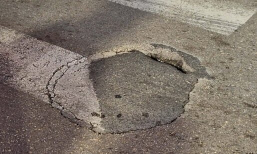 Στο Αγρίνιο υπήρξε κινητοποίηση στην Οδό Δαγκλή για τρύπα που άνοιξε στο σημείο, οι οδηγοί που περνούν από το συγκεκριμένο σημείο κινούνται με πολύ προσοχή.