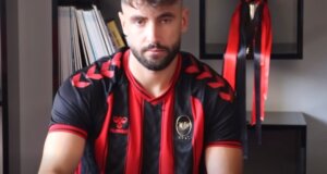 Ο Δημήτρης Χαντάκιας του Σπυρίδωνος έφυγε από τη ζωή σε ηλικία 82 ετών, ο εκλιπών ήταν παππούς του Ποδοσφαιριστή και στην Κατούνα πενθούν στο άκουσμα της θλιβερής είδησης.