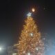 Στο Αγρίνιο το απόγευμα της 7ης Δεκεμβρίου λίγο μετά τις 19:00 φωταγωγήθηκε το Χριστουγεννιάτικο Δέντρο υπό τους ήχους της Φιλαρμονικής του Δήμου.