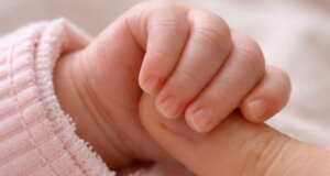 Στο Αγρίνιο το μεσημέρι της 1ης του νέου έτους (2026) ήρθε στον κόσμο ένα υγιέστατο κοριτσάκι, πρόκειται για το πρώτο παιδί ζευγαριού από τη Ματαράγκα.