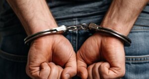 Στο Αγρίνιο συνέλαβαν το πρωί της 17ης Ιανουαρίου άνδρες της ΕΛ.ΑΣ. τον 44χρονο που φέρεται να δολοφόνησε τον 50χρονο Κώστα Αλεξανδρή.