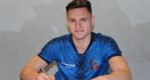 Ο Παναιτωλικός ψάχνεται να φέρει στο Αγρίνιο και τη Stoiximan SL1 τον Ντένις Πόλιτικ που έγινε επαγγελματίας στη Μπόλτον!