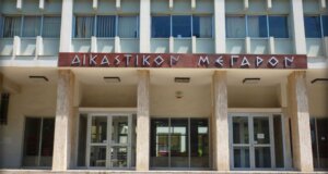 Στο Αγρίνιο και ιδιαίτερα στο Δημαρχείο όλοι είναι ανάστατοι μετά το επεισόδιο που προκάλεσε 34χρονος, επιτέθηκε στον Δήμαρχο και δάγκωσε υπάλληλο - Οδηγήθηκε στον Εισαγγελέα.
