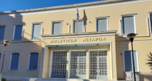 Στο Μεσολόγγι ήταν τα βλέμματα όλων στραμμένα καθώς ο 43χρονος και ο 17χρονος από το Ξηρόμερο αφέθηκαν ελεύθεροι με όρους μετά την 8ωρη απολογία τους.