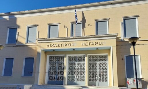 Στο Μεσολόγγι ήταν τα βλέμματα όλων στραμμένα καθώς ο 43χρονος και ο 17χρονος από το Ξηρόμερο αφέθηκαν ελεύθεροι με όρους μετά την 8ωρη απολογία τους.