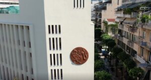 Πρωτοφανές επεισόδιο στο Δημαρχείο Αγρινίου την 8η Ιανουαρίου! Άνδρας επιτέθηκε με ομπρέλα στον Γιώργο Παπαναστασίου ενώ φέρεται να δάγκωσε υπάλληλο