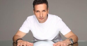 Ο Δημήτρης Μπάσης το Σάββατο, 14 Φεβρουαρίου 2026 ανήμερα του Αγίου Βαλεντίνου θα παρουσιάσει το μουσικό πρόγραμμα στη Χοροεσπερίδα-θεσμός της Ένωσης Αγρινίου.