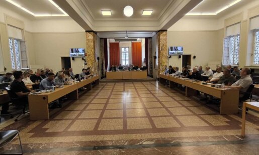 Στο Αγρίνιο το απόγευμα της 3ης Ιανουαρίου αποφασίστηκε ομόφωνα από το Δημοτικό Συμβούλιο η απόδοση τιμών στην εκλιπούσα Ουρανία Λανάρα.