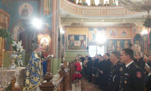 Ο Ιερός Ναός Αγίου Χριστοφόρου (Νέος) Αγρινίου γέμισε από νωρίς το πρωί με πιστούς και Αυτοδιοικητικούς ενώ τελέστηκε με λαμπρότητα η Θεία Λειτουργία για τα Θεοφάνια.