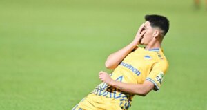 Ο Γιάννης Σατσιάς δεν ανήκει πλέον στον Α.Π.Ο.Ε.Λ. καθώς πήρε και επίσημα μεταγραφή στη Stoiximan SL1 για τον Παναιτωλικό του Γιάννη Αναστασίου.