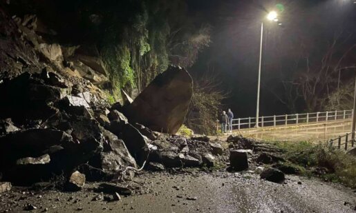 Ο Δήμος Αγρινίου είναι παντού! Αυτό ανέφερε -μεταξύ άλλων- σε μεταμεσονύκτια ανάρτησή του ο Αντιδήμαρχος Γιάννης Βασιλείου με αφορμή τις νέες κατολισθήσεις.