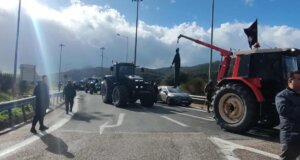 Οι Αγρότες της Αιτωλοακαρνανίας κατά τις βραδινές ώρες ανέτρεψαν τη μεσημεριανή τους ενέργεια - Ανοιχτός είναι ο δρόμος στον Κόμβο Κουβαρά μετά την αποχώρησή τους.