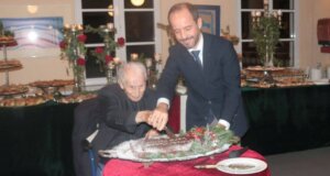 Η Γυμναστική Εταιρεία Αγρινίου στην εκδήλωση για την Κοπή της Πρωτοχρονιάτικης Πίτας βράβευσε τον Γιώργο Κοτρώνη για τη μακρόχρονη και ουσιαστική προσφορά του στο Σύλλογο.