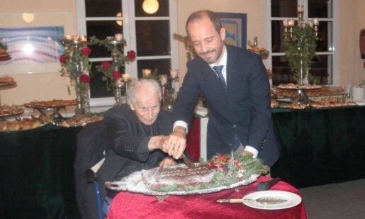 Η Γυμναστική Εταιρεία Αγρινίου στην εκδήλωση για την Κοπή της Πρωτοχρονιάτικης Πίτας βράβευσε τον Γιώργο Κοτρώνη για τη μακρόχρονη και ουσιαστική προσφορά του στο Σύλλογο.