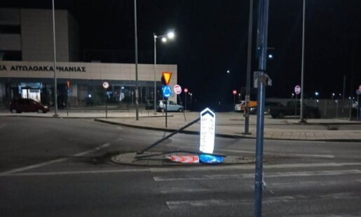 Στο Κ.Τ.Ε.Λ. Αιτωλοακαρνανίας ξηλώθηκαν οι πινακίδες μετά από τροχαίο υλικών ζημιών που σημειώθηκε αργά το απόγευμα της Δευτέρας, 26 Ιανουαρίου 2026.