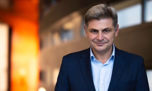 Ο Ευρωβουλευτής Νικόλαος Φαραντούρης μετά τη διαγραφή του δήλωσε πως «δυστυχώς ο ΣΥ.ΡΙΖ.Α. απομακρύνθηκε από τα μαζικά κινήματα»..