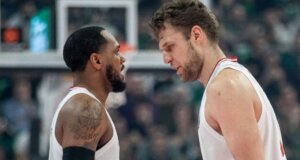 Για τη 18η Αγωνιστική της Euroleague Basketball ο Ολυμπιακός κέρδισε τον Παναθηναϊκό με 87-82 στο Ο.Α.Κ.Α. και πέτυχε τη 10η σερί νίκη στη διοργάνωση, κόντρα στον αιώνιο αντίπαλο.