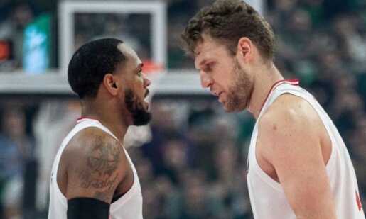 Για τη 18η Αγωνιστική της Euroleague Basketball ο Ολυμπιακός κέρδισε τον Παναθηναϊκό με 87-82 στο Ο.Α.Κ.Α. και πέτυχε τη 10η σερί νίκη στη διοργάνωση, κόντρα στον αιώνιο αντίπαλο.