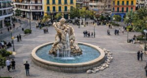 Ο Δημήτρης Τραπεζιώτης, Επικεφαλής της Δημοτικής Παράταξης «Αγρίνιο, Ανοιχτό & Πράσινο» και πρώην Δήμαρχος Θεστιέων κατέθεσε τη δική του πρόταση για Γλυπτό στην Πλατεία Δημοκρατίας.