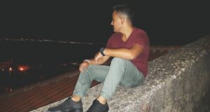 Ο Σπύρος Παπακωνσταντινόπουλος ήταν ο άτυχος νεαρός που έχασε τη ζωή του το πρωί της 24ης Ιανουαρίου μετά από τροχαίο στη Γέφυρα Ρίου-Αντιρρίου και η Ναύπακτος πενθεί.