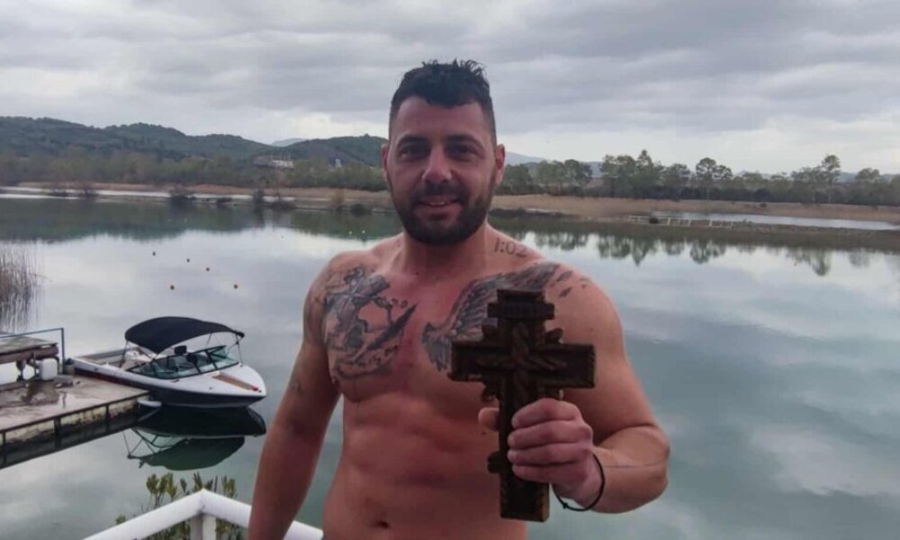 Στην περιοχή Στράτος Αγρινίου αρκετός κόσμος έκανε Θεοφάνια για το 2026 στη Γέφυρα του Αχελώου, ο Γιώργος Μήτσου ήταν εκείνος που έπιασε τον Τίμιο Σταυρό!