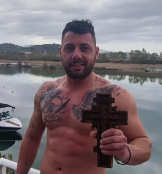 Στην περιοχή Στράτος Αγρινίου αρκετός κόσμος έκανε Θεοφάνια για το 2026 στη Γέφυρα του Αχελώου, ο Γιώργος Μήτσου ήταν εκείνος που έπιασε τον Τίμιο Σταυρό!