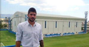 Το «Survivor 2026» ξεκινά αυτή την Κυριακή (11/01, 21:00) και ο Μιχάλης Σηφάκης από το Ηράκλειο Κρήτης είναι ο Παλαίμαχος Ποδοσφαιριστής που βρίσκεται στον Άγιο Δομίνικο!