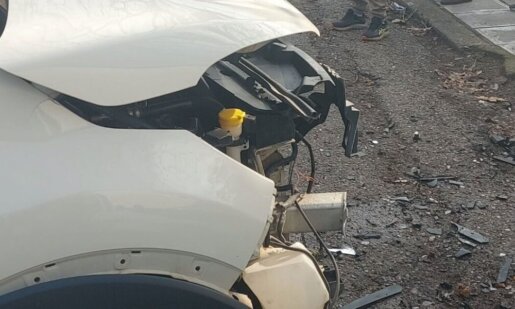 Νέο τροχαίο σημειώθηκε στο Αγρίνιο το μεσημέρι της 23ης Ιανουαρίου 2026 στην Οδό Θυσίας, στην περιοχή της Αγίας Τριάδας, όταν οδηγός αυτοκινήτου έχασε τον έλεγχο του οχήματος.