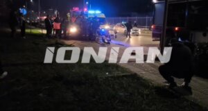 Τραγωδία αργά το βράδυ της 24ης Ιανουαρίου και στην Παραλία Πατρών - Δύο άτομα έχασαν τη ζωή τους μετά από σοκαριστικό τροχαίο.