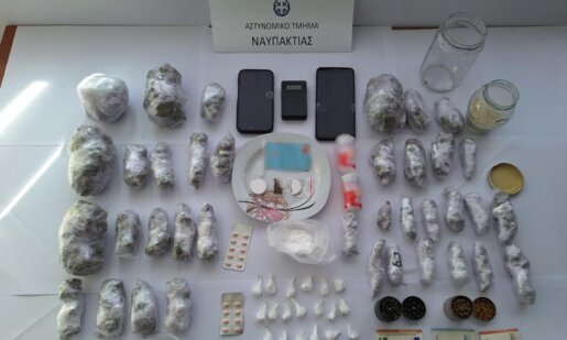 Η ΕΛ.ΑΣ. εξέδωσε επίσημη ανακοίνωση πριν λίγο για όσα διαδραματίζονται στη Ναύπακτο - Και Μαθητής Λυκείου μεταξύ των συλληφθέντων για διακίνηση ναρκωτικών.