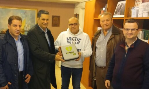 Ο Δήμος Αγρινίου δώρισε απινιδιωτή στη Δημόσια Οικονομική Υπηρεσία και ο Σύλλογος Εργαζόμενων εξέφρασε τις δημόσιες ευχαριστίες του.