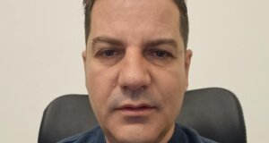 Ο Βασίλης Φωτάκης γνωστοποίησε τον λόγο για τον οποίον περνά πολύ δύσκολες ώρες καθώς έφυγε από τη ζωή η αγαπημένη του μητέρα, Αλεξάνδρα, σε ηλικία 78 ετών.