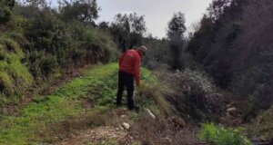 Στο Καινούργιο Αγρινίου αν και έχουν περάσει αρκετές ημέρες οι έρευνες ξεκινούν εκ νέου με αφορμή την εξαφάνιση της ηλικιωμένης ενώ ζητείται και η στήριξη των Κυνηγών.