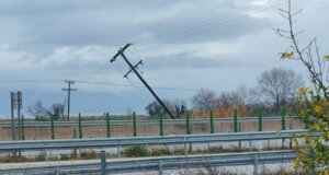 Ο Αυτοκινητόδρομος Άκτιο-Αμβρακία παρουσιάζει κάτι εξαιρετικά επικίνδυνο αφού κολώνα της Δ.Ε.Η. έχει πάρει επικίνδυνη κλίση στον Δρυμό,