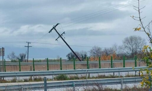 Ο Αυτοκινητόδρομος Άκτιο-Αμβρακία παρουσιάζει κάτι εξαιρετικά επικίνδυνο αφού κολώνα της Δ.Ε.Η. έχει πάρει επικίνδυνη κλίση στον Δρυμό,
