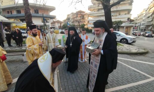 Ο Ιερός Ναός Αγίας Τριάδος Αγρινίου υποδέχθηκε παρουσία του Μητροπολίτη Δαμασκηνού το απόγευμα της Δευτέρας, 2 Φεβρουαρίου 2026 τα λείψανα των Αγίων Ραφαήλ, Νικολάου και Ειρήνης.