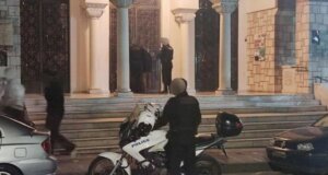 Ο Πεζόδρομος Καραϊσκάκη συγκέντρωσε κατά τις βραδινές ώρες της 25ης Φεβρουαρίου ανθρώπους της ΕΛ.ΑΣ. και του Ε.Κ.Α.Β. μετά από πληροφορία για πληγωμένο άτομο.