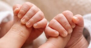 Στο Νοσοκομείο Αγρινίου νοσηλεύονται από την Κυριακή, 15 Φεβρουαρίου 2026 δίδυμα 17 ημερών μετά από επιπλοκές ίωσης.