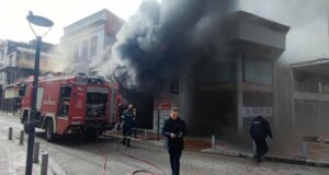 Στο Αγρίνιο το πρωί της 1ης Φεβρουαρίου σημειώθηκε άμεση κινητοποίηση της Πυροσβεστικής Υπηρεσίας για μεγάλη φωτιά στην Οδό Κύπρου προκαλώντας μεγάλες ζημιές.