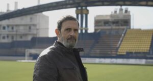 100 Χρόνια Παναιτωλικός και βεβαίως σημαντική είναι η παρουσία του Αγρινιώτη ηθοποιού Λεωνίδα Κακούρη ο οποίος συμμετέχει στο ντοκιμαντέρ έχοντας ρόλο αφηγητή.